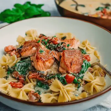 Healthy & Creamy Tuscan Salmon Pasta