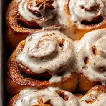 Soft Gingerbread Cinnamon Rolls